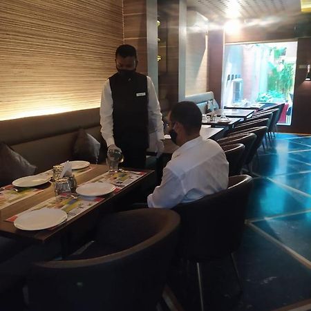 Hotel Plaza Mumbai Ngoại thất bức ảnh