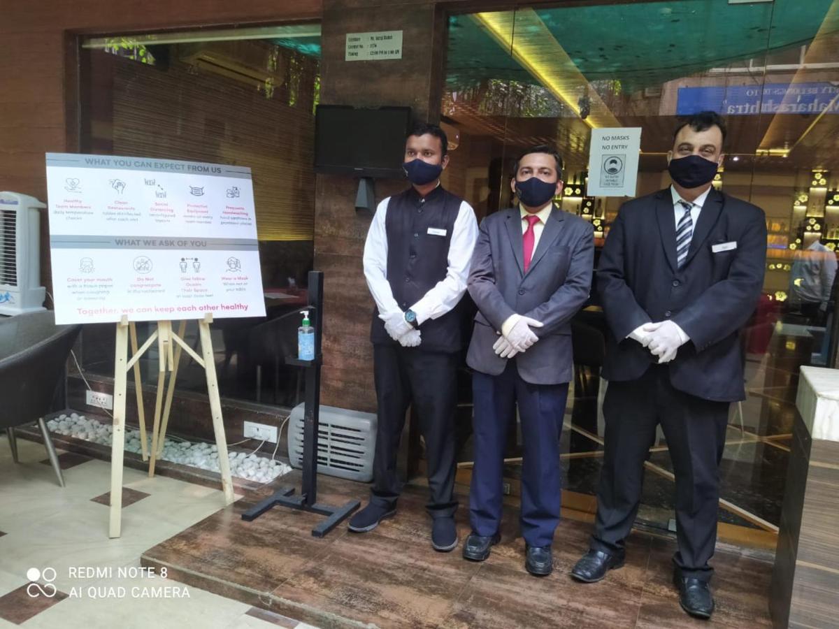 Hotel Plaza Mumbai Ngoại thất bức ảnh