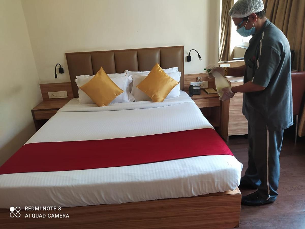 Hotel Plaza Mumbai Ngoại thất bức ảnh
