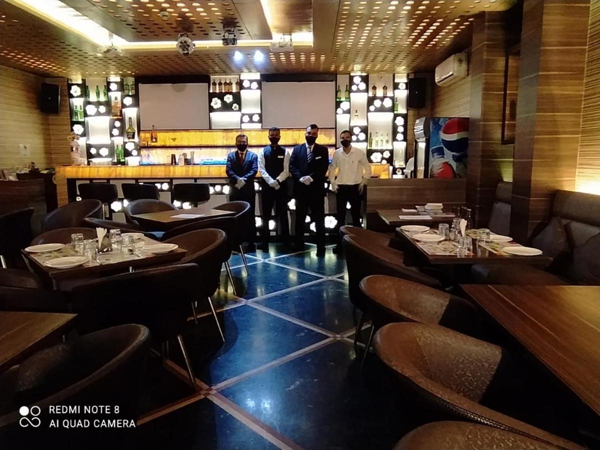 Hotel Plaza Mumbai Ngoại thất bức ảnh