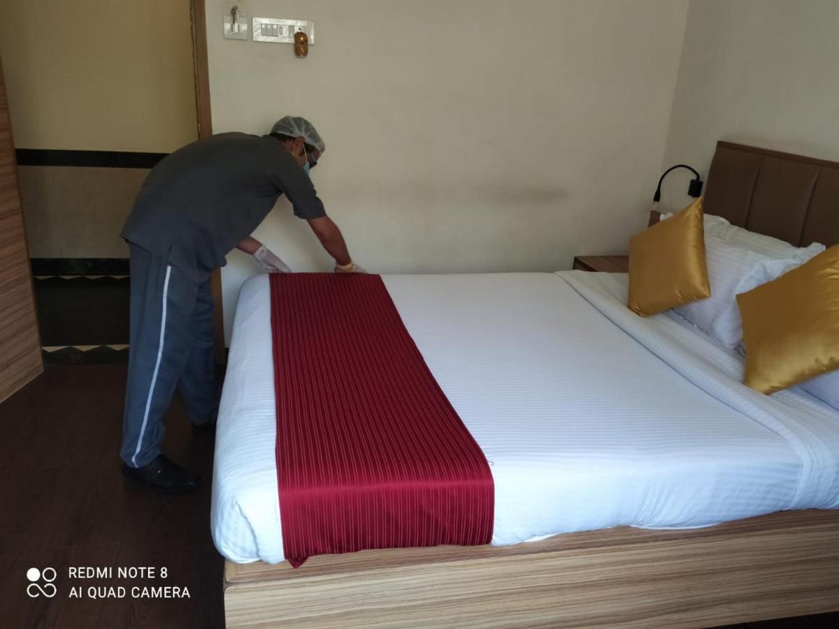 Hotel Plaza Mumbai Ngoại thất bức ảnh