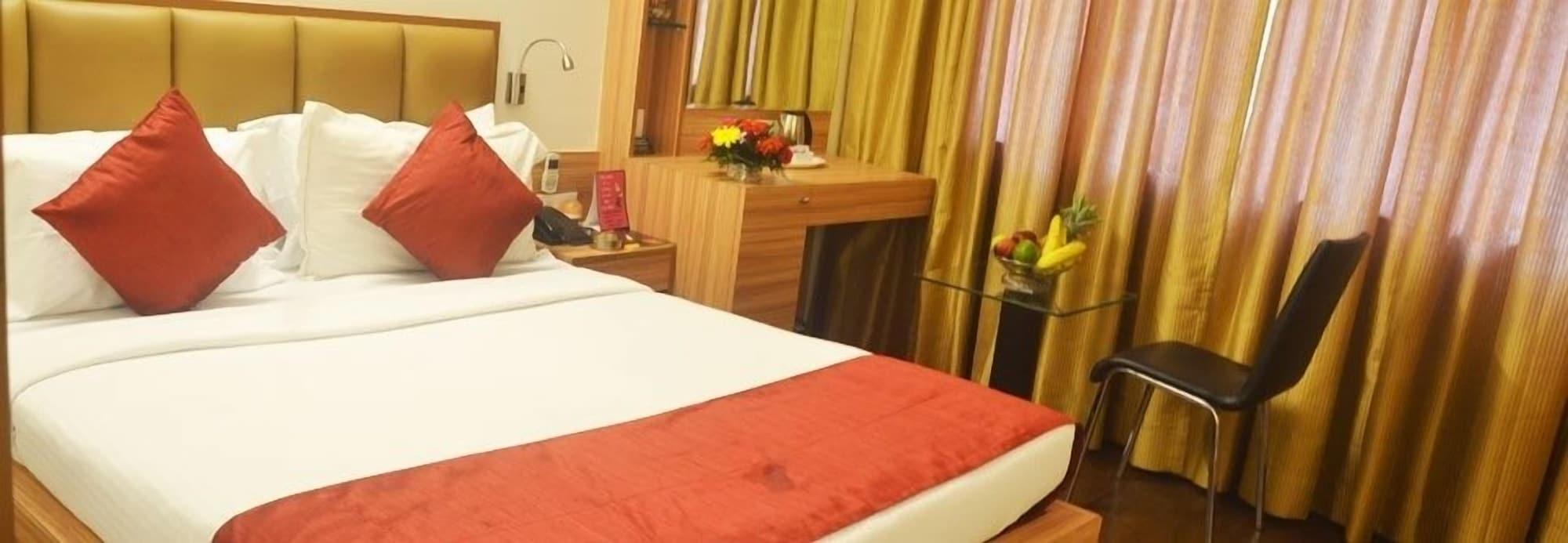 Hotel Plaza Mumbai Ngoại thất bức ảnh