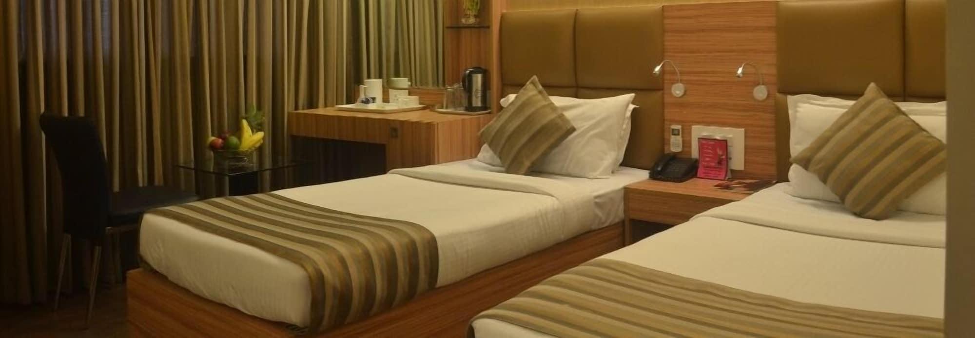 Hotel Plaza Mumbai Ngoại thất bức ảnh