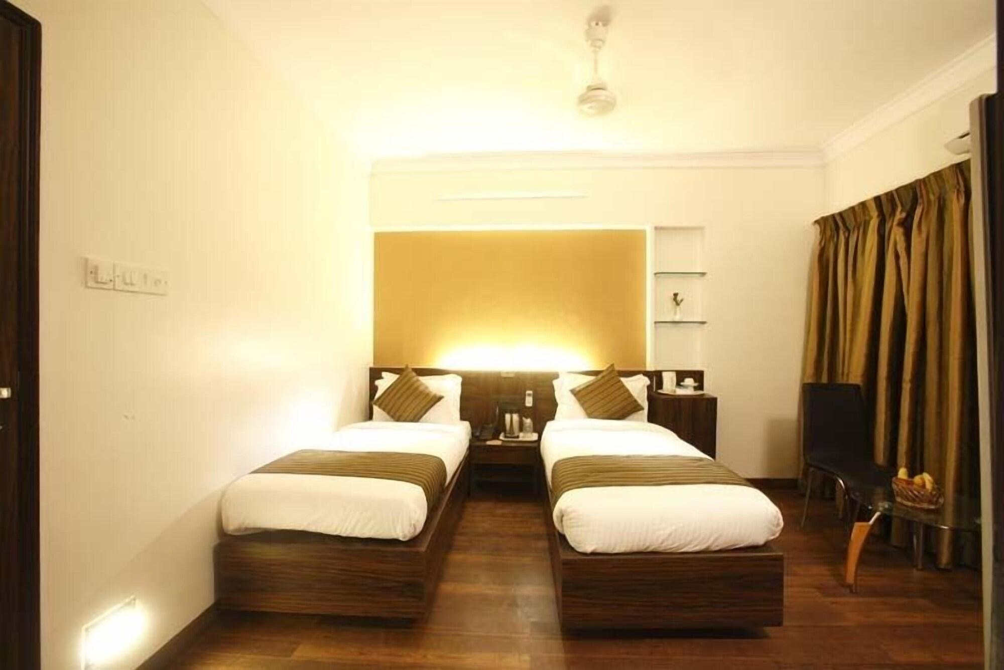 Hotel Plaza Mumbai Ngoại thất bức ảnh