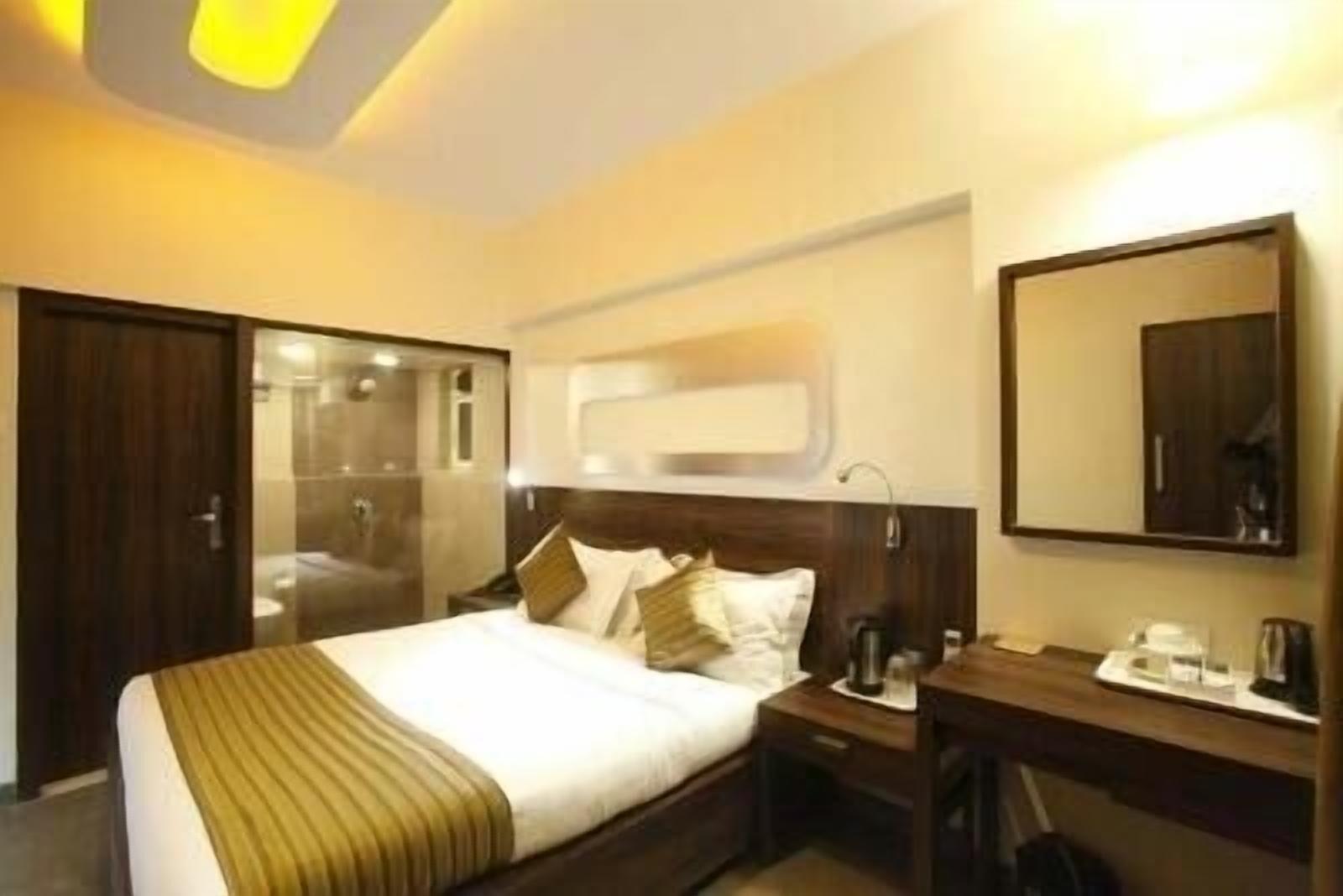 Hotel Plaza Mumbai Ngoại thất bức ảnh