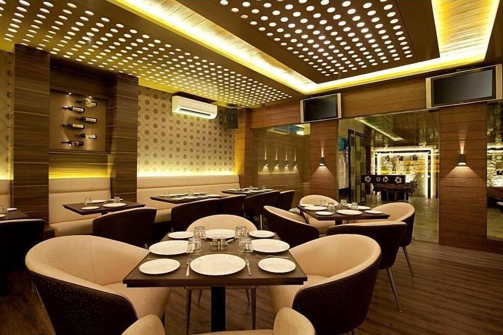 Hotel Plaza Mumbai Ngoại thất bức ảnh
