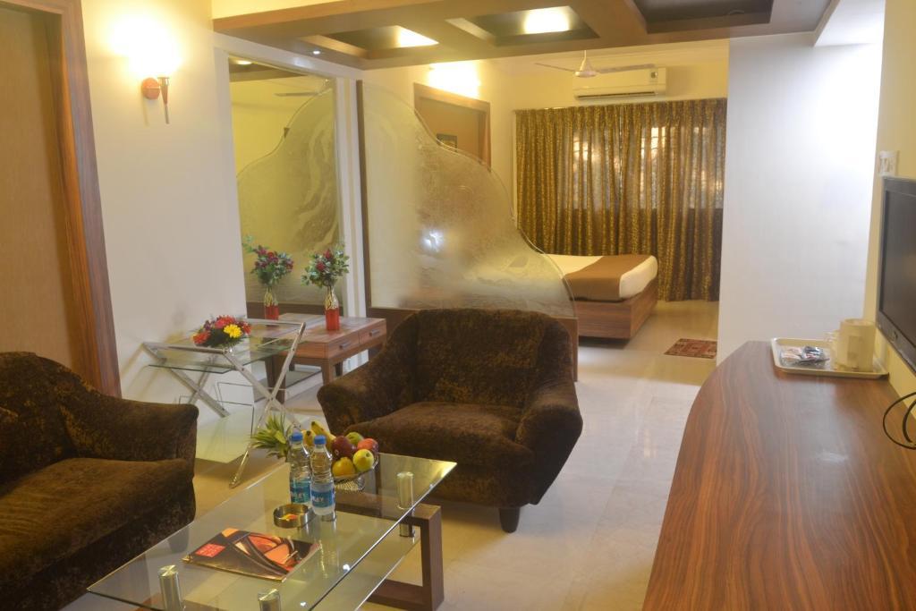Hotel Plaza Mumbai Ngoại thất bức ảnh