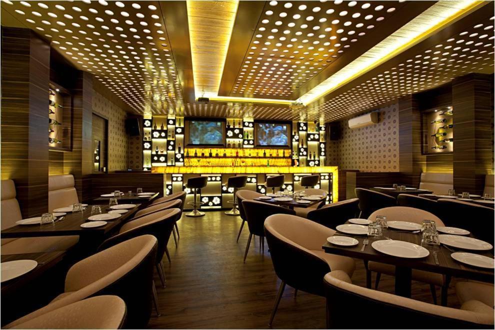 Hotel Plaza Mumbai Ngoại thất bức ảnh