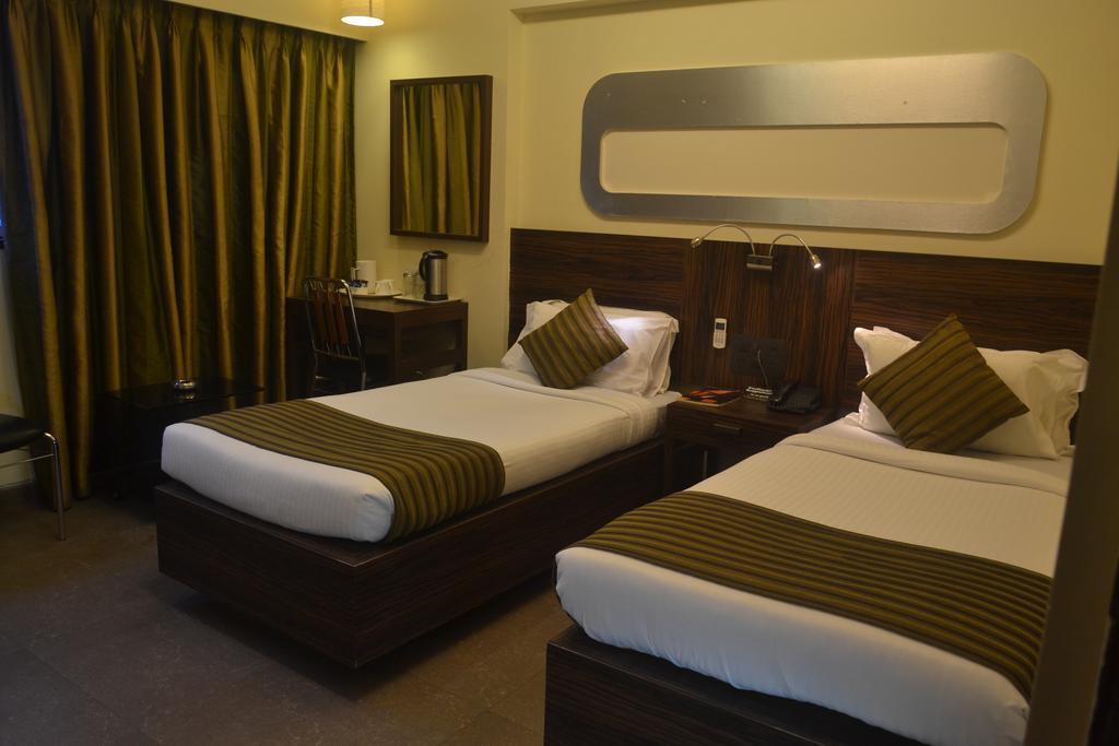 Hotel Plaza Mumbai Ngoại thất bức ảnh